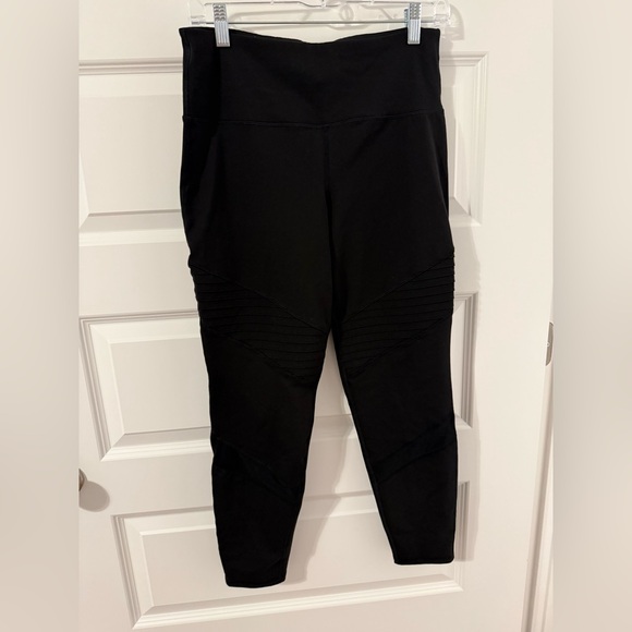 Old Navy Pants - Old Navy Black Textured Leggings